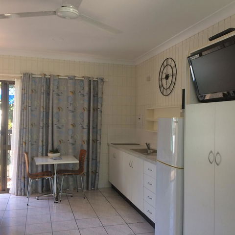 Tropical Palms Resort & 4WD Hire - Melbourne Tourism 25