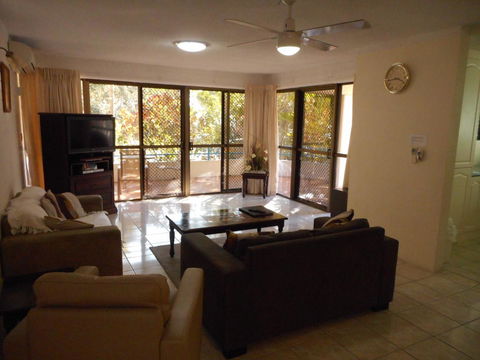 Placid Waters Holiday Apartments - Melbourne Tourism 13