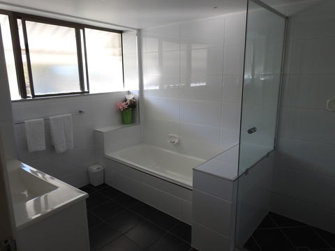 Placid Waters Holiday Apartments - Melbourne Tourism 10
