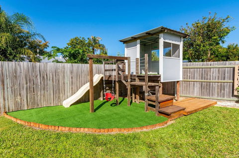 Fabulous Family Destination In Paradise Parade, Bongaree - Melbourne Tourism 11