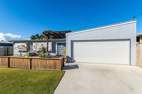 Fabulous Family Destination In Paradise Parade, Bongaree - Melbourne Tourism 8