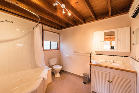 Parnella Adventure Bay, Bruny Island - Melbourne Tourism 9