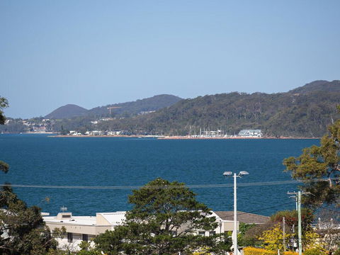 'GrandView', 10 Grandview Close - Huge House With Water Views, Aircon, WIFI, Netflix, Foxtel & Billiard Table - Melbourne Tourism 0