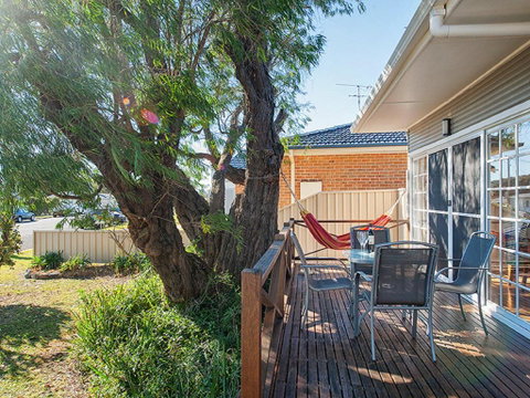 'The Croft' 11 Boulder Bay Rd - Cosy Beach House With Aircon & Only 270m To The Beach - Melbourne Tourism 1