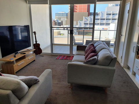 (just Listed) Bolton St 1br 350m Walk To Newcastle Beach +++ Wifi End Eand - Melbourne Tourism 1