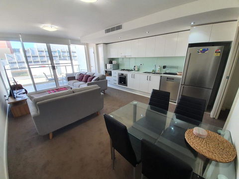 (just Listed) Bolton St 1br 350m Walk To Newcastle Beach +++ Wifi End Eand - Melbourne Tourism 0