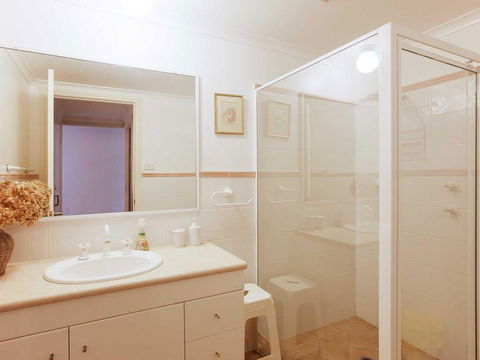 1 'Peninsula Waters', 2-4 Soldiers Point Road - Aircon, Pool & Massive Outdoor Area - Melbourne Tourism 3
