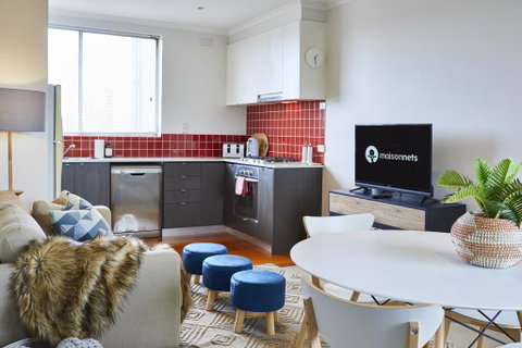1 Bdrm Top Floor Apt With Sunroom - Melbourne Tourism 1
