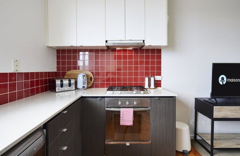 1 Bdrm Top Floor Apt With Sunroom - Melbourne Tourism 3