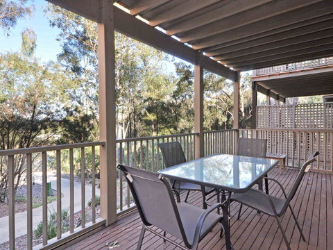 1 Bedroom Executive Villa Located Within Cypress Lakes - Melbourne Tourism 0