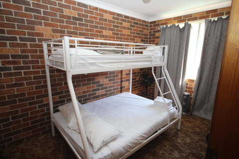 1/2 Brunswick Avenue - Melbourne Tourism 2