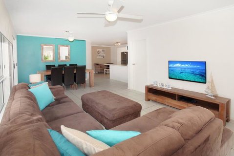 1/882 David Low Way Marcoola - 500 Bond, Linen Included, Pet Friendly - Melbourne Tourism 3