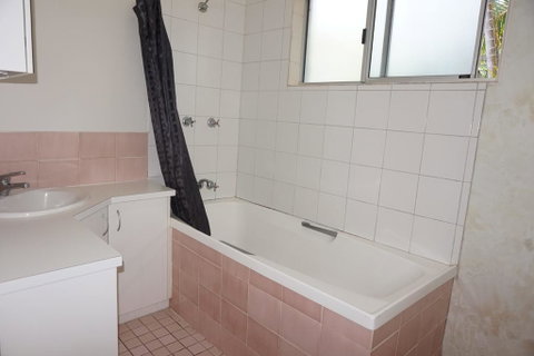 11 Bomburra Court - Rainbow Beach, Comfortable Beach House, Plenty Of Boat Parking - Melbourne Tourism 1