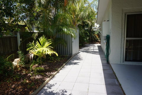 11 Bomburra Court - Rainbow Beach, Comfortable Beach House, Plenty Of Boat Parking - Melbourne Tourism 3