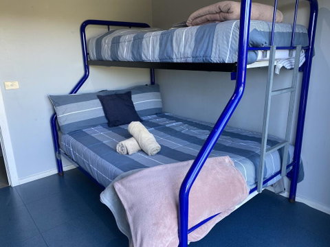 13th Apostle Backpackers - Melbourne Tourism 1