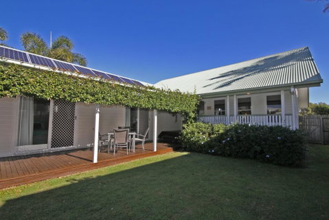 16 Beachway Pde, Marcoola: Linen Incl, WiFi, Pet Friendly, A/Cond. 500 BOND - Melbourne Tourism 1