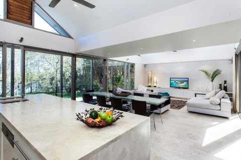18A Childe Street, Belongil Beach - Belongil Beach Pavilion House - Melbourne Tourism 2