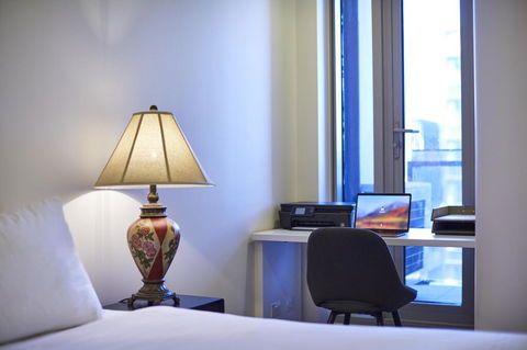 2 Bdrm 2 Bthrm Apt With Balcony Views Pool And Gym - Melbourne Tourism 2