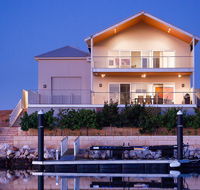 21 Corella Court - PRIVATE JETTY  POOL - Melbourne Tourism