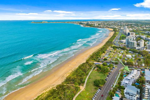 BEACHFRONT BLISS POSITIONED PERFECTLY IN COTTON TREE - Melbourne Tourism 0