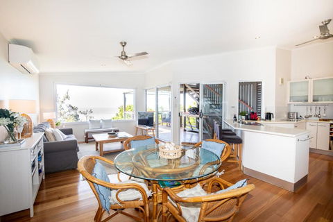 BEST OCEAN VIEWS ON STRADDIE + SUNSET DECK - Melbourne Tourism 4