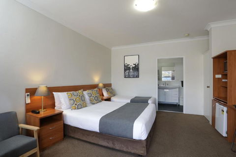 Cadman Motor Inn And Apartments - Melbourne Tourism 1
