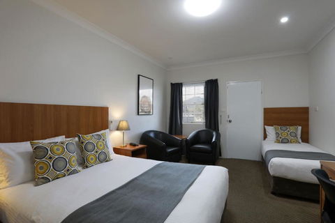 Cadman Motor Inn And Apartments - Melbourne Tourism 0