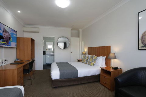 Cadman Motor Inn And Apartments - Melbourne Tourism 4