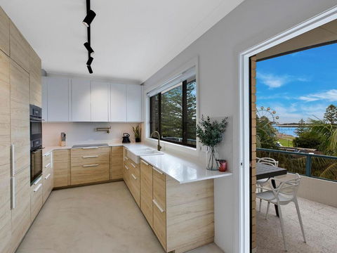 Caesars Palace Penthouse - Melbourne Tourism 2