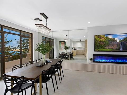 Caesars Palace Penthouse - Melbourne Tourism 3