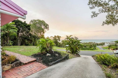 Cake By The Ocean - Family & Pet Friendly House In 1770 - Melbourne Tourism 0