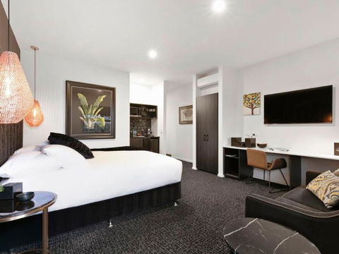 Campania Non Spa Suite - Melbourne Tourism 1