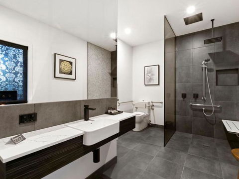 Campania Non Spa Suite - Melbourne Tourism 2