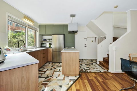 Carlton Dream: Leafy 2bed 2bath Lygon Str Townhouse - Melbourne Tourism 4
