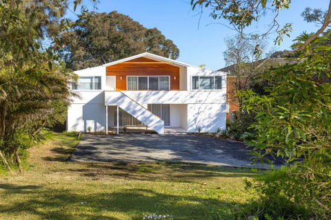 Carramar - Fireplace - Absolute Waterfront - Melbourne Tourism 2