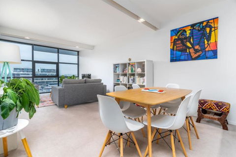 Captivating Lake Views In Kingston - Melbourne Tourism 0