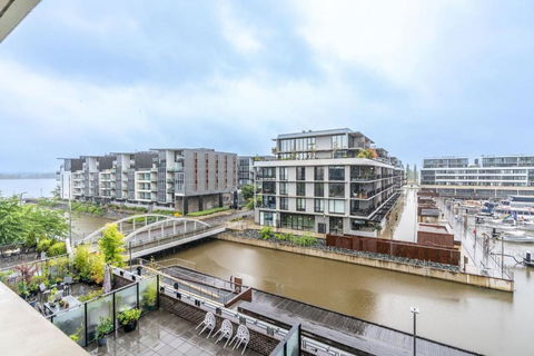 Captivating Lake Views In Kingston - Melbourne Tourism 4