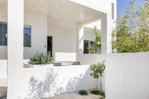 Casa Blanca - Melbourne Tourism 3