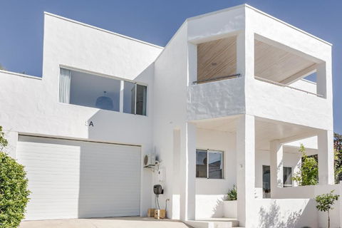 Casa Blanca - Melbourne Tourism 1