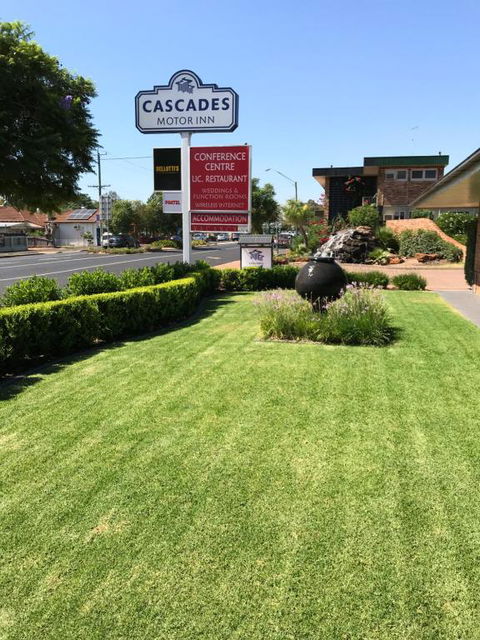 Cascades Motor Inn - Melbourne Tourism 0