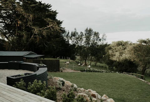 Cassis Red Hill - Melbourne Tourism 2