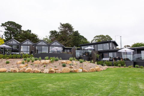 Cassis Red Hill - Melbourne Tourism 0