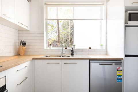 CBD Apartment By The Park: WiFi & Parking - Melbourne Tourism 3