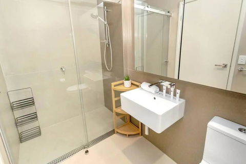 CBD Skyline 2 Bedroom Apartment - Melbourne Tourism 1