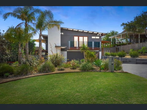 Cedar Views McCrae With Spa - Melbourne Tourism 4