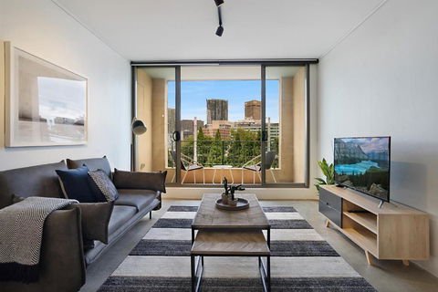 Central 1-Bedroom Apartment With City Views - Melbourne Tourism 1