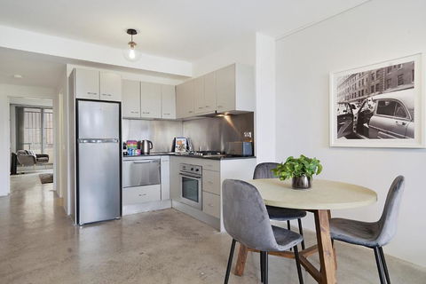 Central 1-Bedroom Apartment With City Views - Melbourne Tourism 2