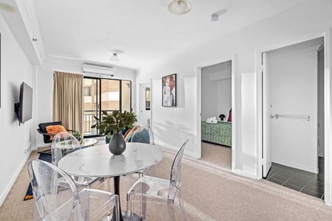 Central Chic Stay - Melbourne Tourism 0