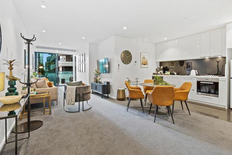 Central Entertainer With Panoramic City Views - Melbourne Tourism 2