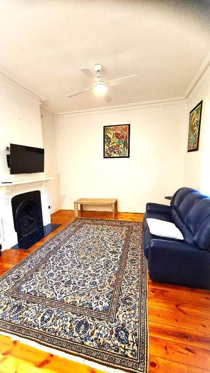 Character 1880s Renovated Cottage - Quiet Location - Melbourne Tourism 3